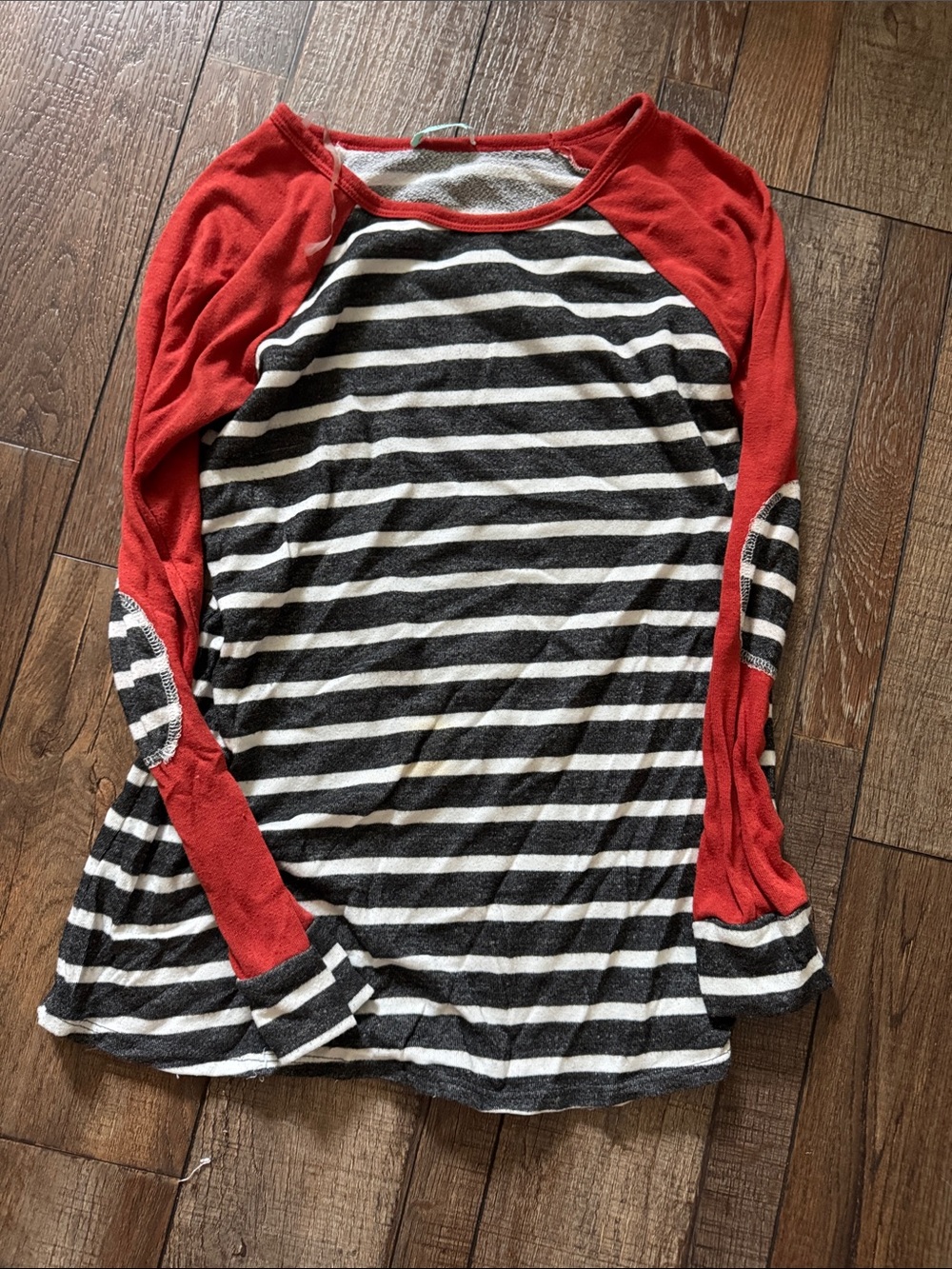 Striped Raglan Long Sleeve Tee in Orange and Gray